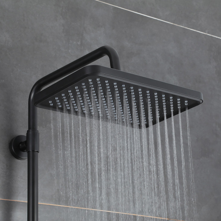 Стельова лійка GAPPO G003-32, прямокутна форма 210х320 мм, в чорному кольорі прікріплена у ванній кімнаті до стіни