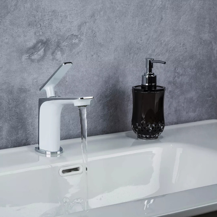 Ілюстративне зображення змішувача для умивальника Frap F1058 у ванній кімнаті