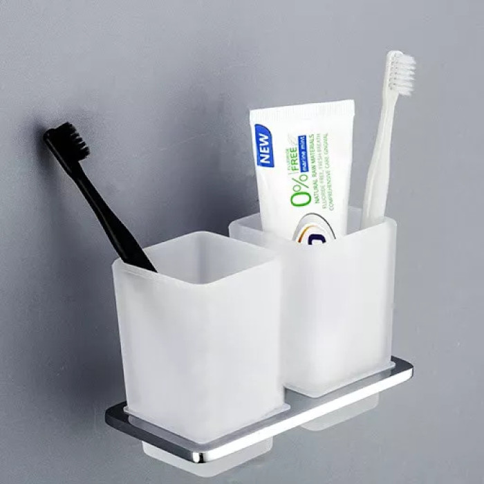 Иллюстративное изображение двойной стаканы для щеток Frap F1808 в ванной комнате