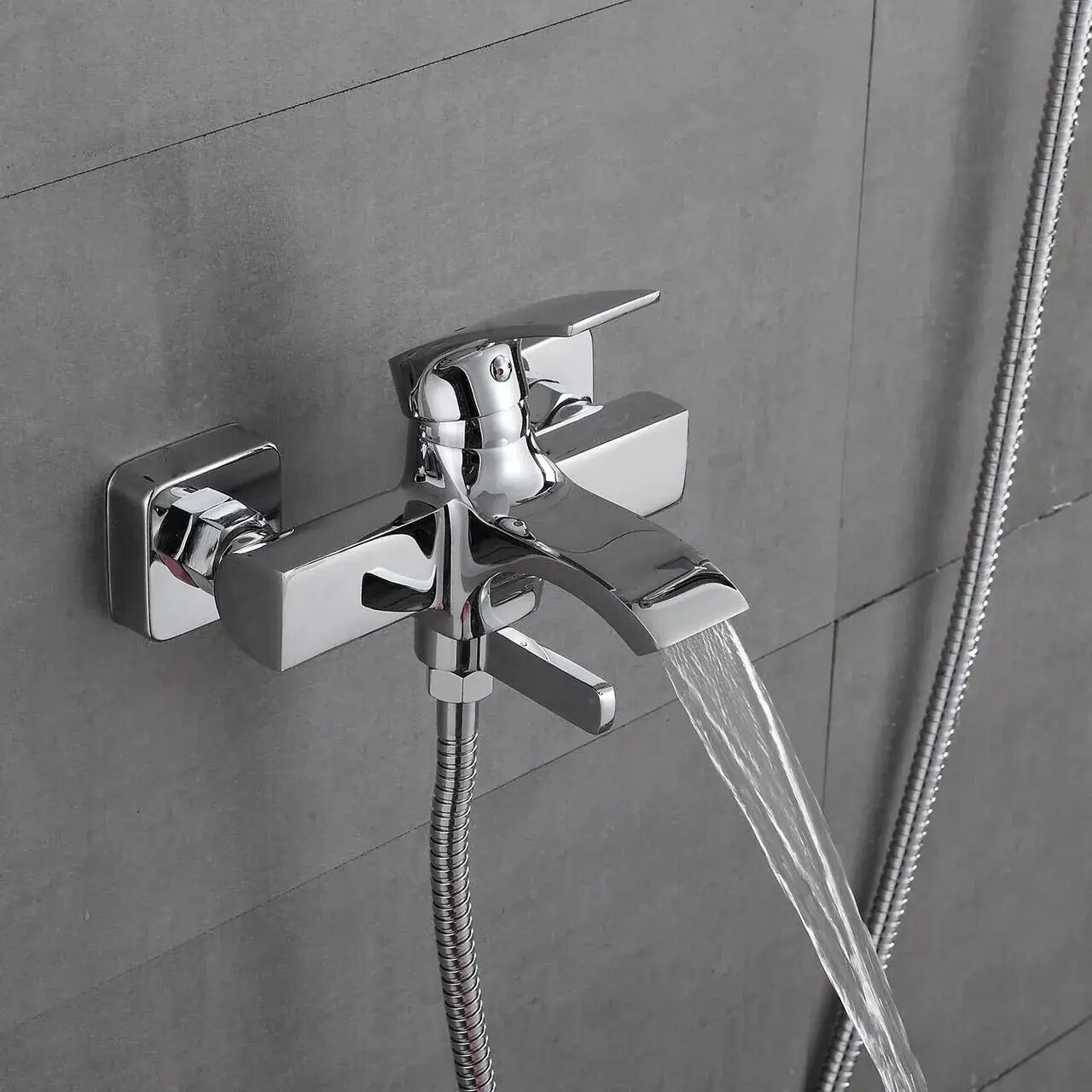 Иллюстративное изображение смесителя для ванны Frap F3269 в ванной комнате: