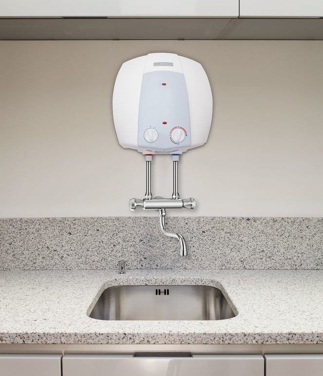 Бойлер Bosch Tronic 2000 mini 15 B в кухне установка над мойкой